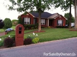 365 Woodlands Dr, Gallatin, TN 37066