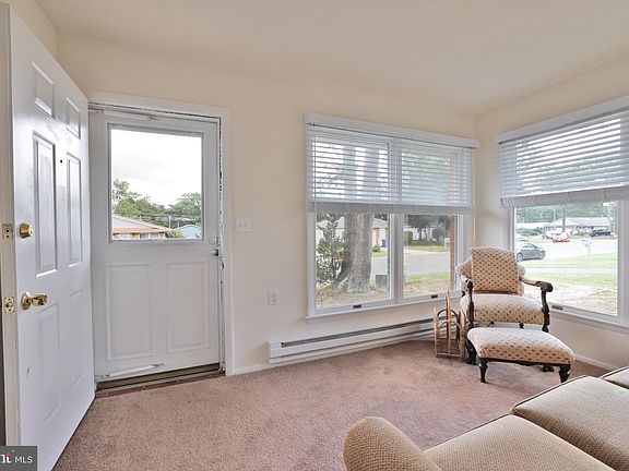 4th image of 14A Magnolia Rd