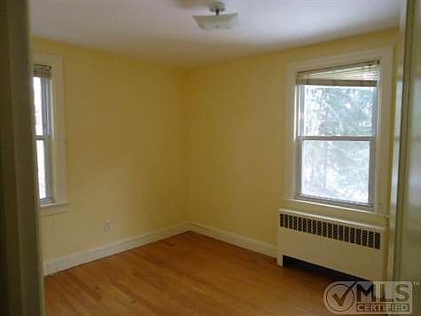 4th image of 48 N Manheim Blvd