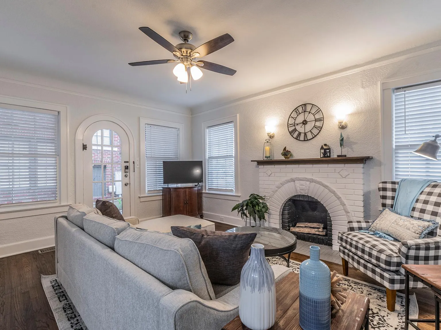 2 bed, 2089 sqft, $2,345 — Photo 3