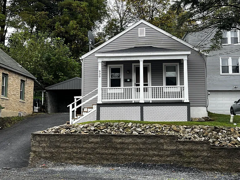 930 W Water St — Photo 1