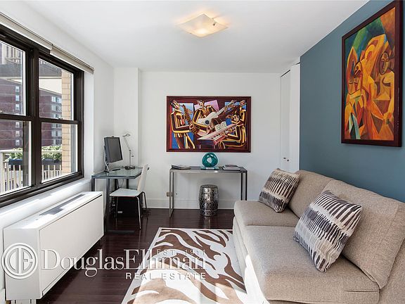 4th image of 201 W 70th St APT 6F