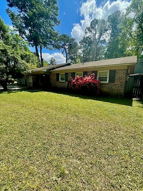 31st image of 331 Sprucewood Dr