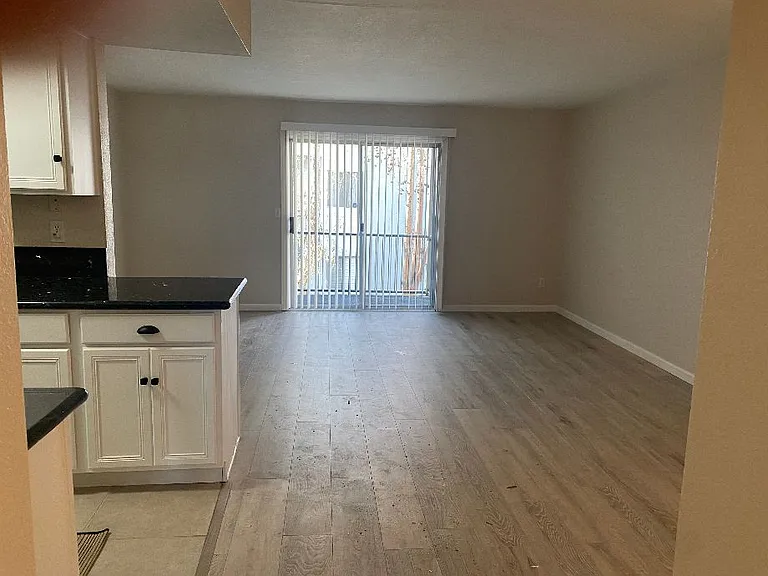 740 W Elm St #257 — Photo 19