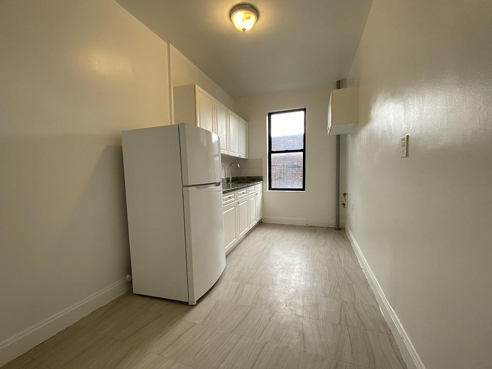 2nd image of 2090 Grand Concourse #B25-1