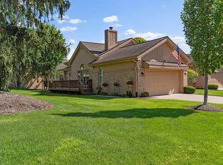 35106 Red Pine Dr, Farmington, MI 48335