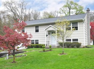 17 Wampum Dr, New Milford, CT 06776