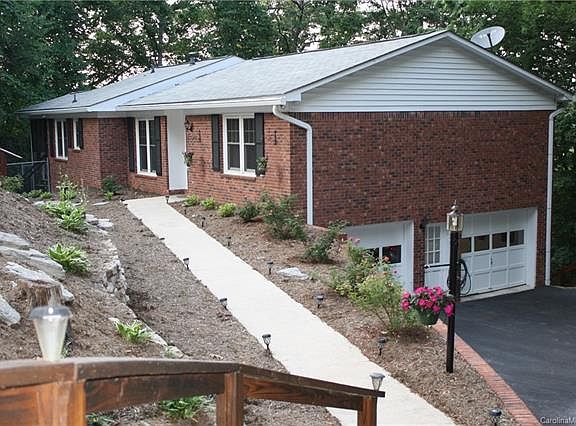 2nd image of 922 Rainbow Ln