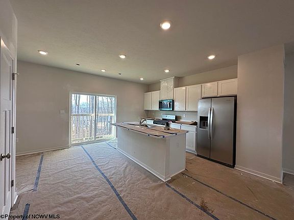 3rd image of 733 Hardman Dr