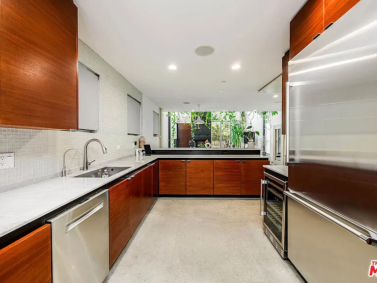 417 Venice Way — Photo 8