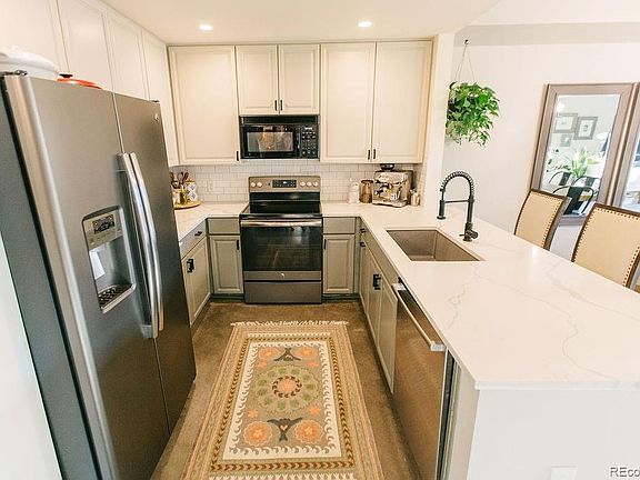 5th image of 925 N Lincoln Street #4D