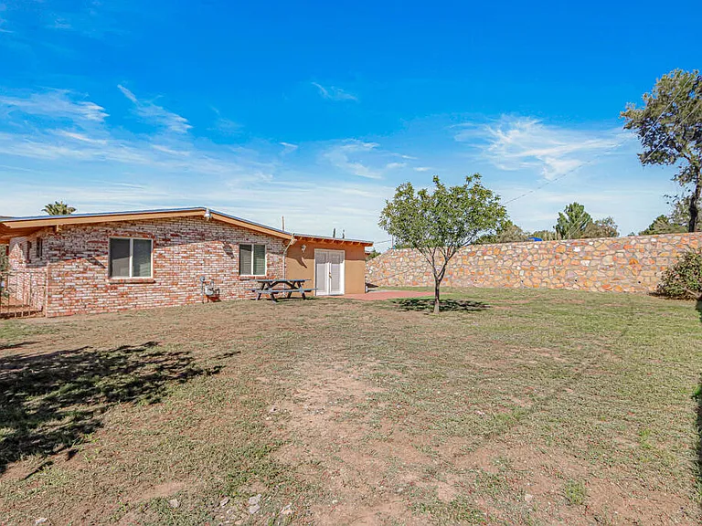1600 Sumac Dr — Photo 37