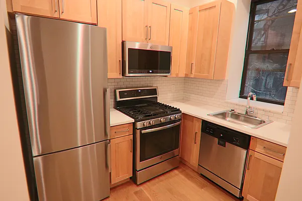 Rented by PMG Real Estate  | media 16