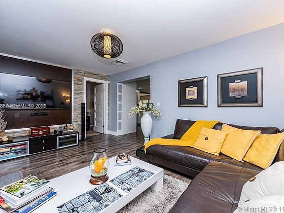 5th image of 2713 Sherman St #2713