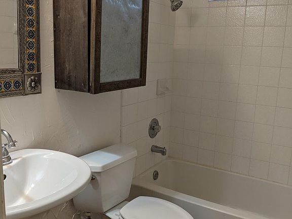 3rd image of 1900 Ebony Ln