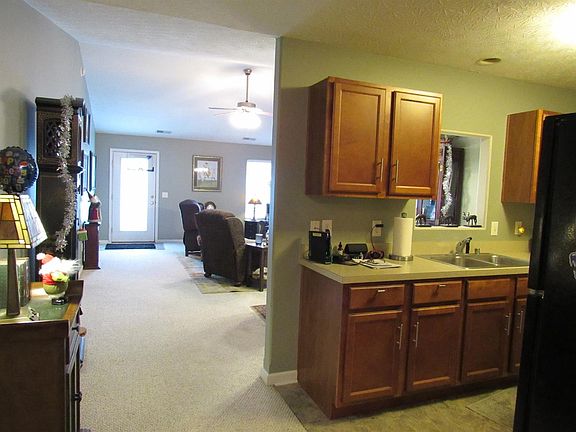 4th image of 209 Charleston Ct
