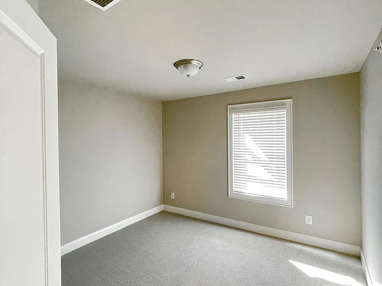 439 Lincoln St — Photo 14