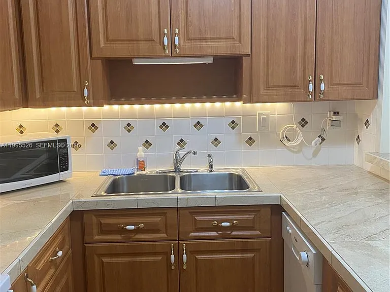 9301 SW 92nd Ave #210-C — Photo 9