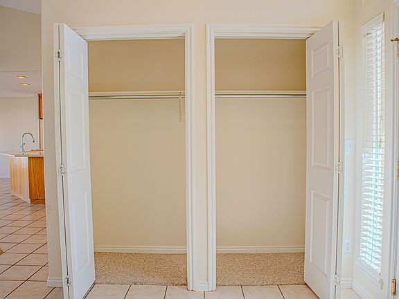 4th image of 1390 W Cedar Dr