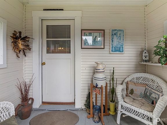 3rd image of 304 Jackson Street