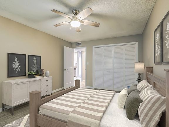 4th image of 304 47th Avenue Dr W APT 109