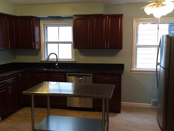5th image of 18401 Chagrin Blvd