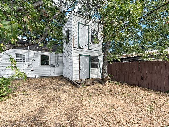5th image of 1017 W Clarence St