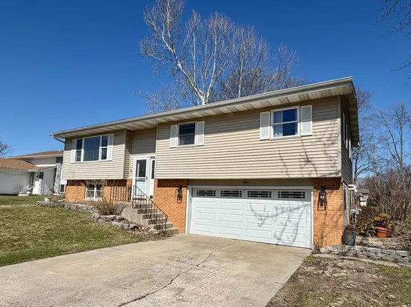 3063 Parkwood Pl, Crown Point, IN 46307