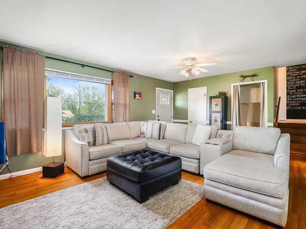135 Sunset Dr, Waynesboro, VA 22980