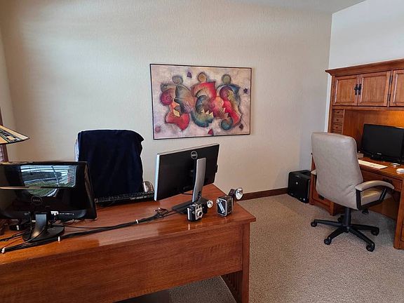 5th image of 802 NE Lake View Dr