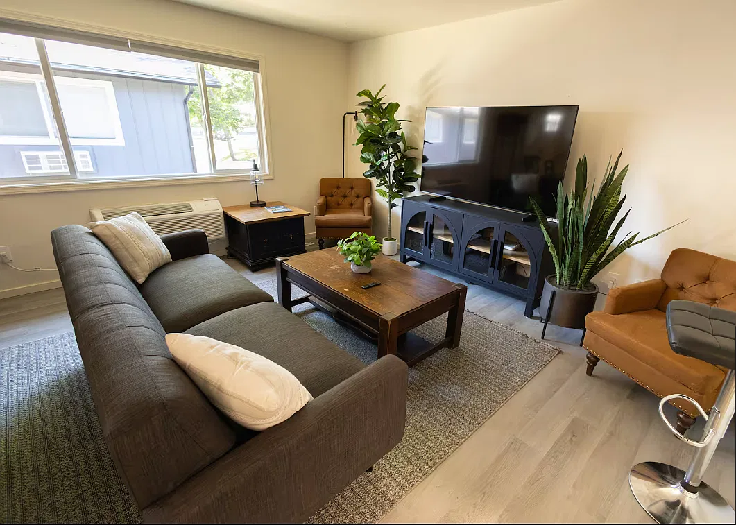 4 bed, 1650 sqft, $2,500 — Photo 2