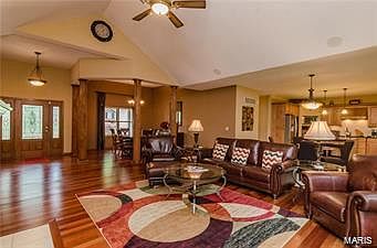 4th image of 2860 Woodfield Dr