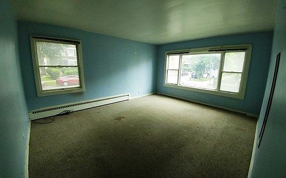 2nd image of 1637 W Glenlake Ave APT 1W