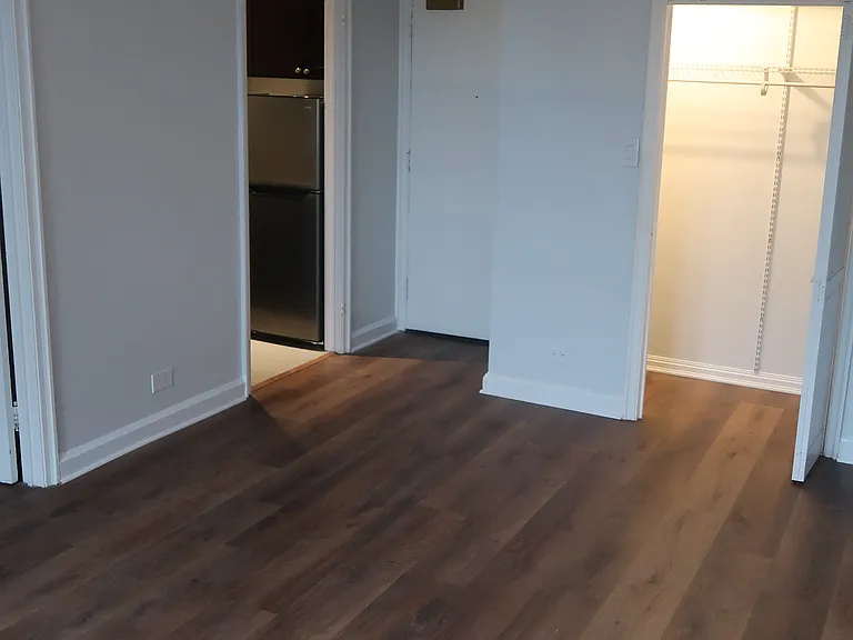 534 W Startford Pl — Photo 33