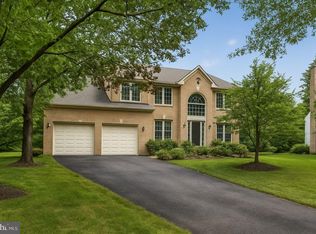 10 Climbing Rose Ct, Rockville, MD 20850