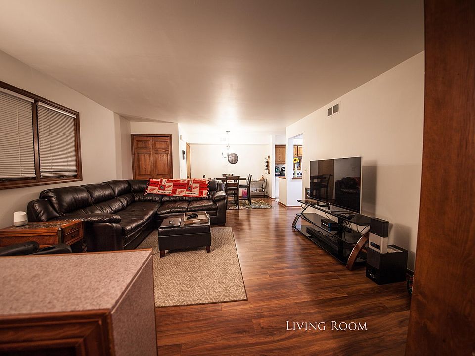 1st image of 141 Pinewood Cir