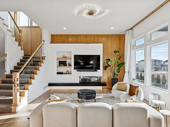4th image of 17708 Crystal St