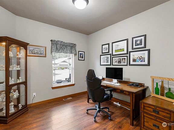 5th image of 10535 Buccaneer Place NW