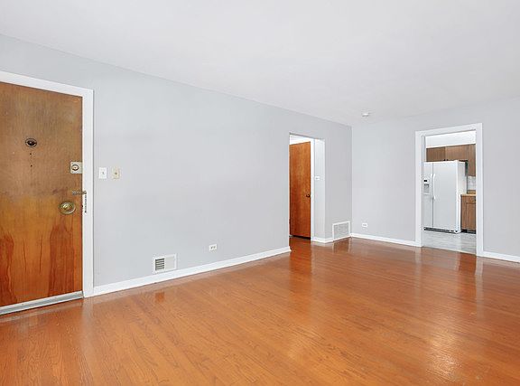 3rd image of 6442 N Hoyne Ave