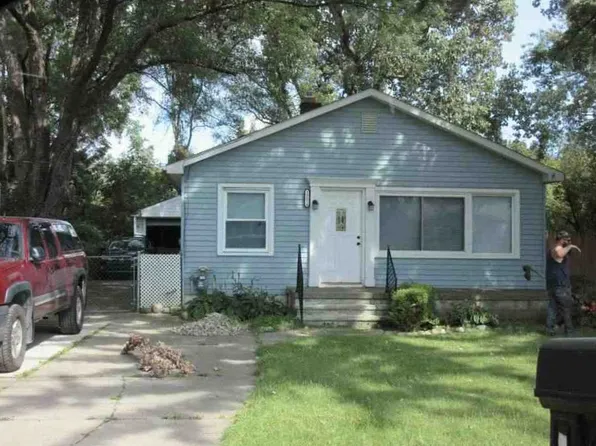 39214 Charbeneau St, Clinton Township, MI 48036