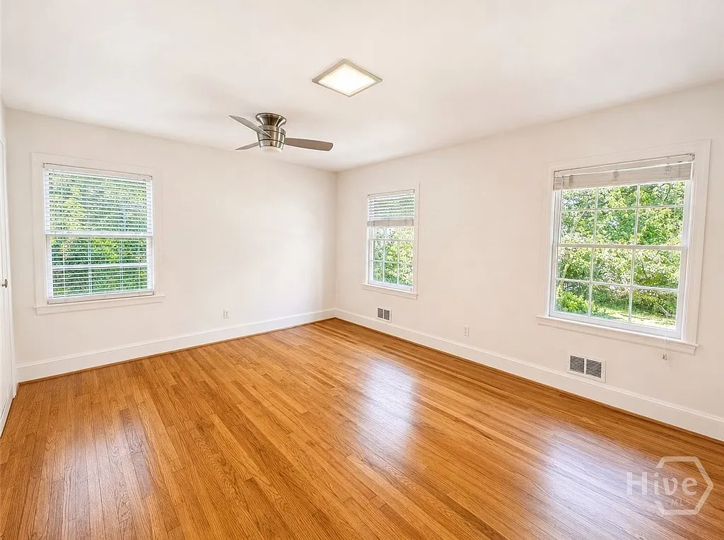 3 bed, 2.0 bath, 2000 sqft, $2,800 — Photo 3
