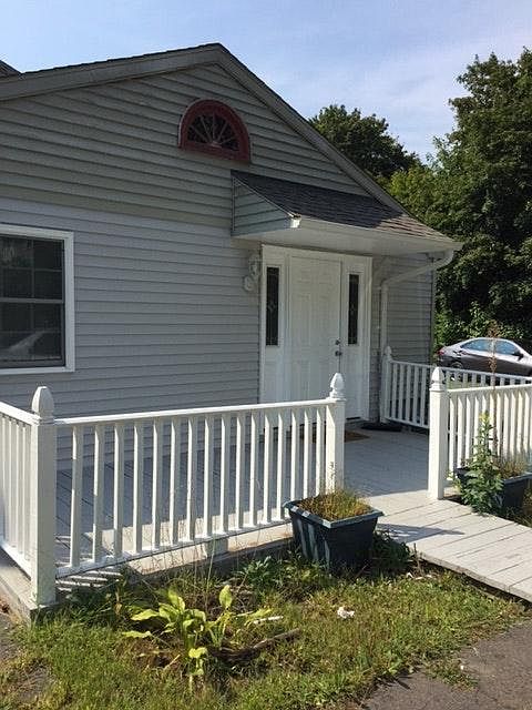 Entrance with fenced porch