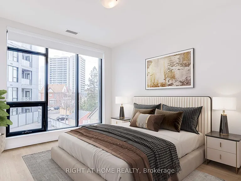 690 King St W #218 — Photo 8