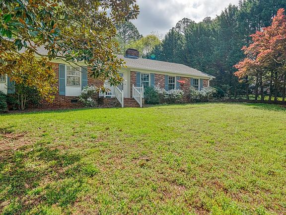 3rd image of 221 Lakewood Dr