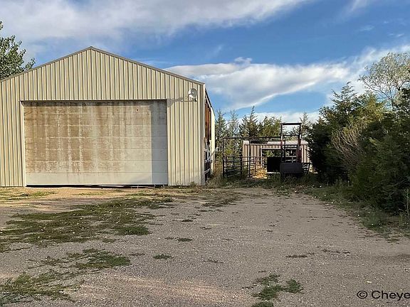 5th image of 374 Bluffview Rd