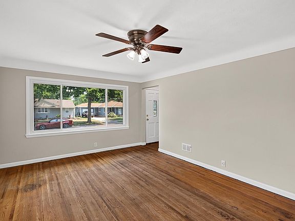 4th image of 457 18th Ave N
