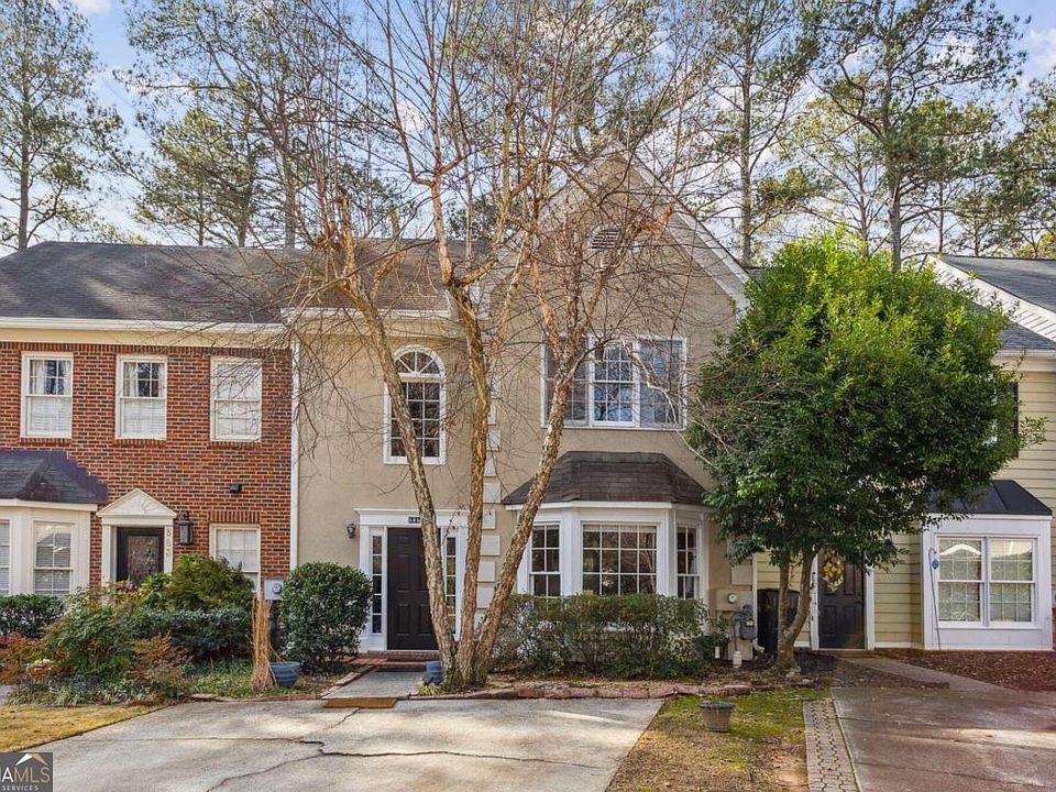1st image of 585 Saint James Walk SE