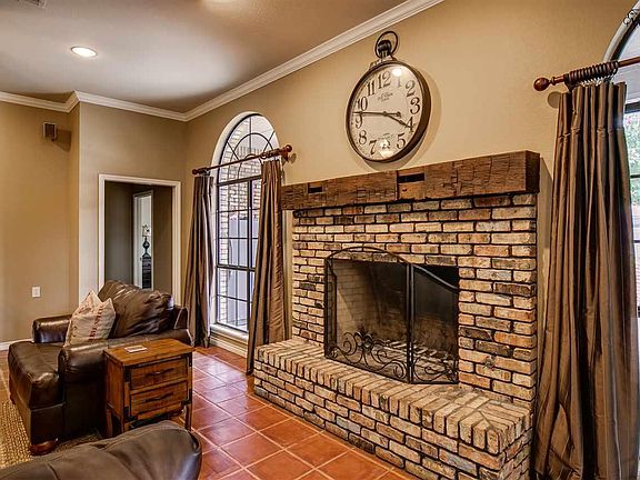 3rd image of 3106 Lombard Dr