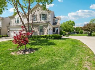 916 Kings Canyon Dr, Streamwood, IL 60107