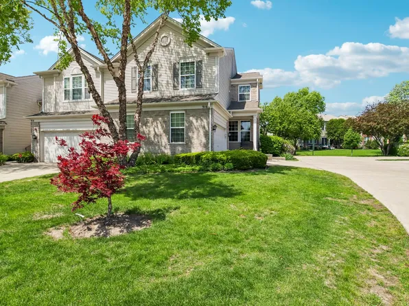 916 Kings Canyon Dr, Streamwood, IL 60107